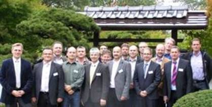 Gruppenfoto von Männern im Park