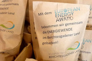 Papiertüten für Gebäck mit Aufschrift zum European Energy Award