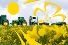 Bildcollage aus Logo und Rapsfeld mit Traktor
